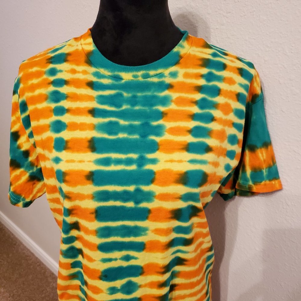 Tie Dye boho Style crew neck short sleeve T-shirt, men's size M.